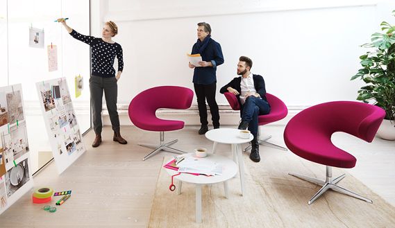 hombres en reunión